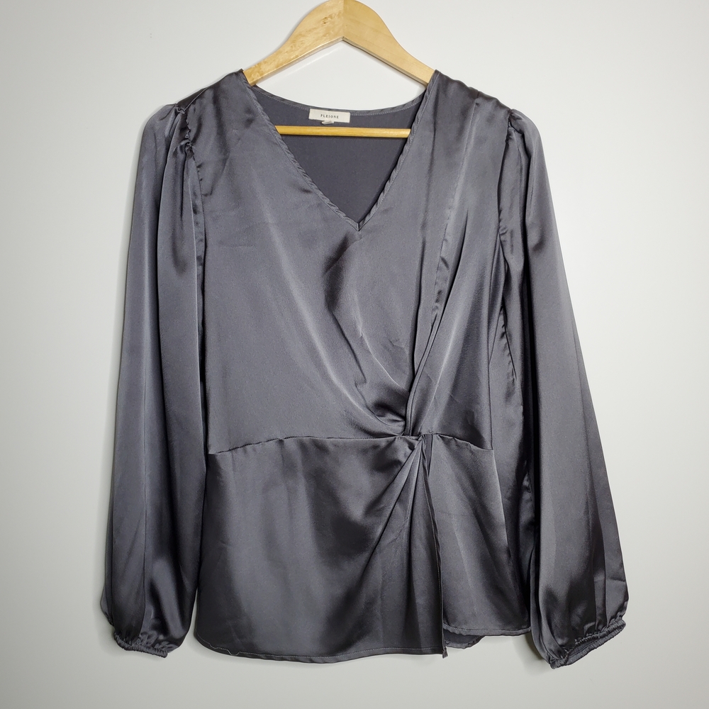 Pleione Metallic Grey v-neck side bunch long sleeve blouse Size Medium